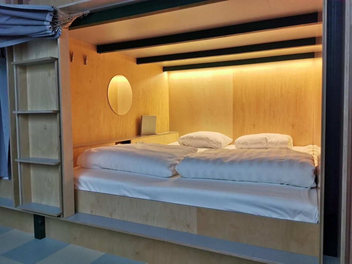 Green Marmot Capsule Hotel Zuerich Exterior foto
