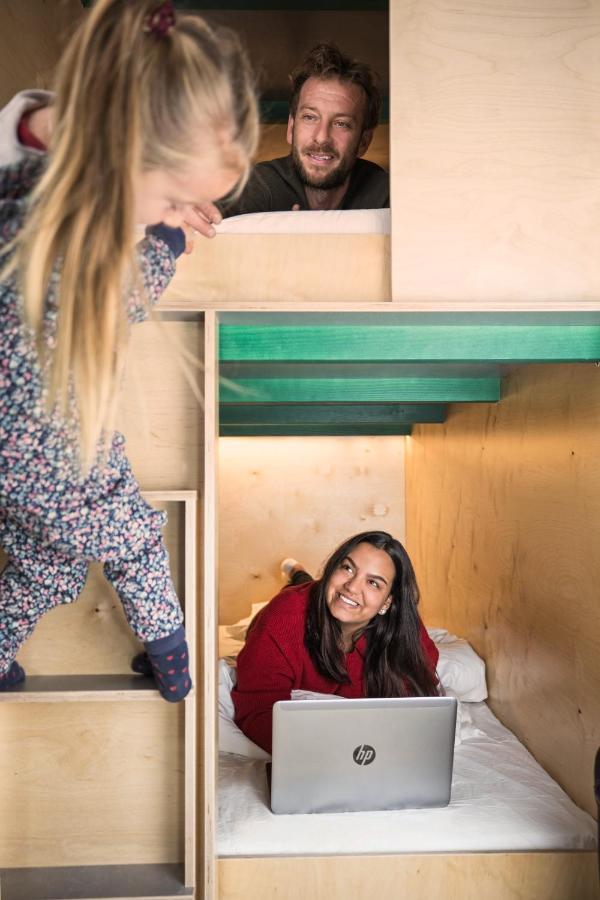 Green Marmot Capsule Hotel Zuerich Exterior foto