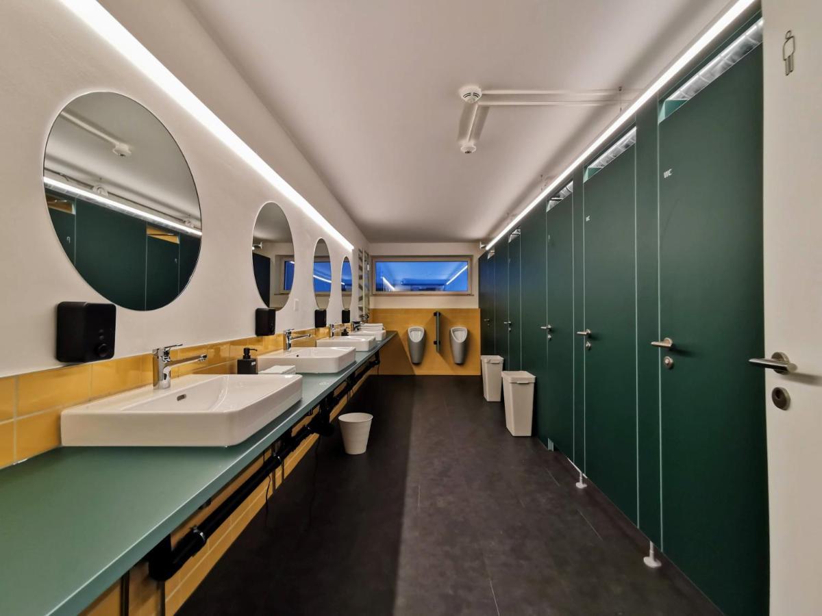 Green Marmot Capsule Hotel Zuerich Exterior foto